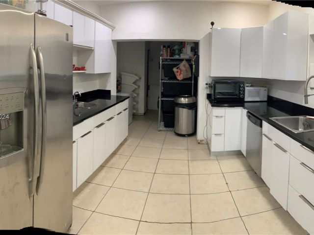 Home for sale at 815 NE 178th Ter - photo 5985572