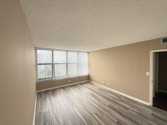 Apartment for sale  Unit #1414 - photo 5725987