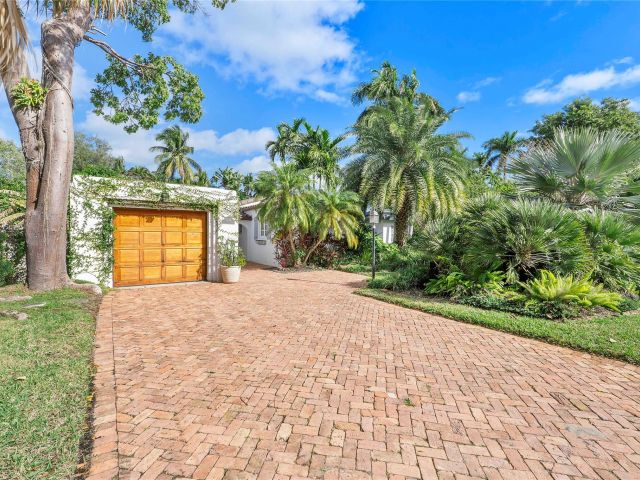 Home for sale at 1615 SE 4th St - photo 6242667