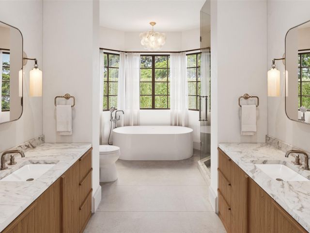 Home for sale at 1615 SE 4th St - photo 6242673