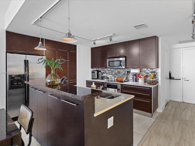 Apartment for sale  Unit #1704 - photo 5657126