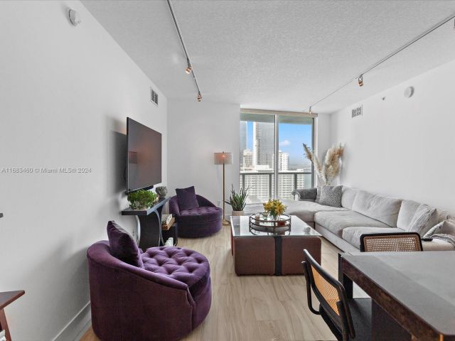 Apartment for sale  Unit #1704 - photo 5657132