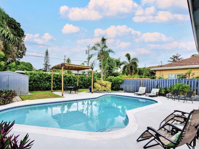 Home for sale at 28 NE 26th St - photo 5600613