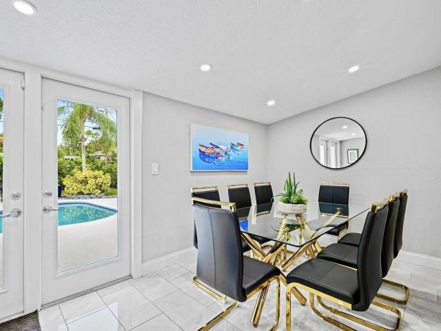 Home for sale at 28 NE 26th St - photo 5600614