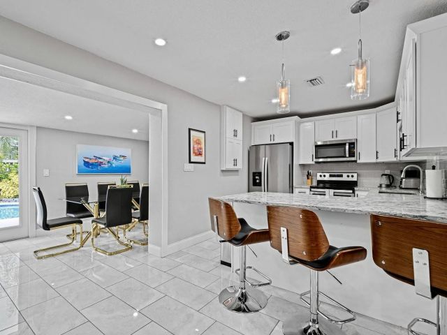 Home for sale at 28 NE 26th St - photo 5600622