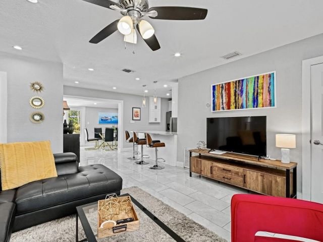 Home for sale at 28 NE 26th St - photo 5600623