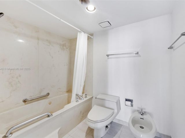 Apartment for sale  Unit #A1812 - photo 5856177