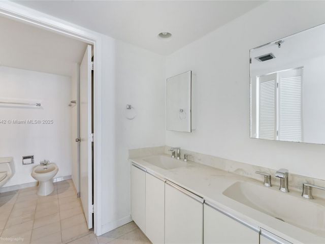 Apartment for sale  Unit #A1812 - photo 5856178