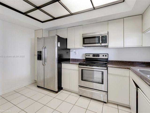 Apartment for sale  Unit #A1812 - photo 5856180