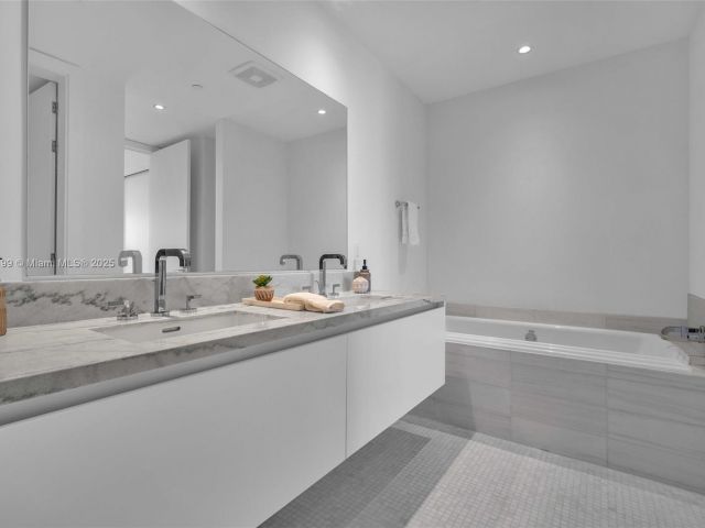 Apartment for sale  Unit #1001 - photo 5666266