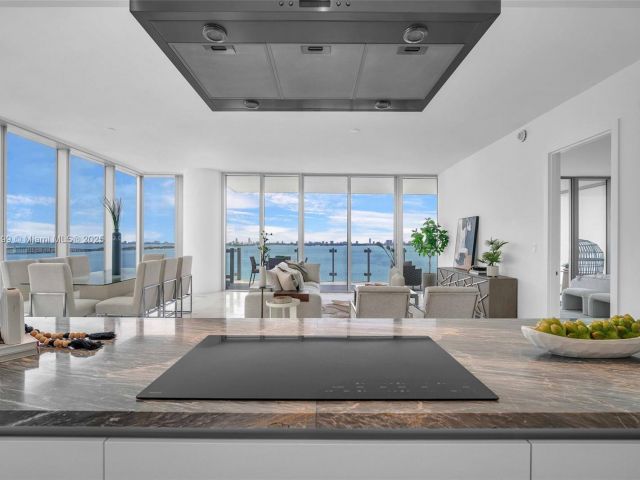 Apartment for sale  Unit #1001 - photo 5666273