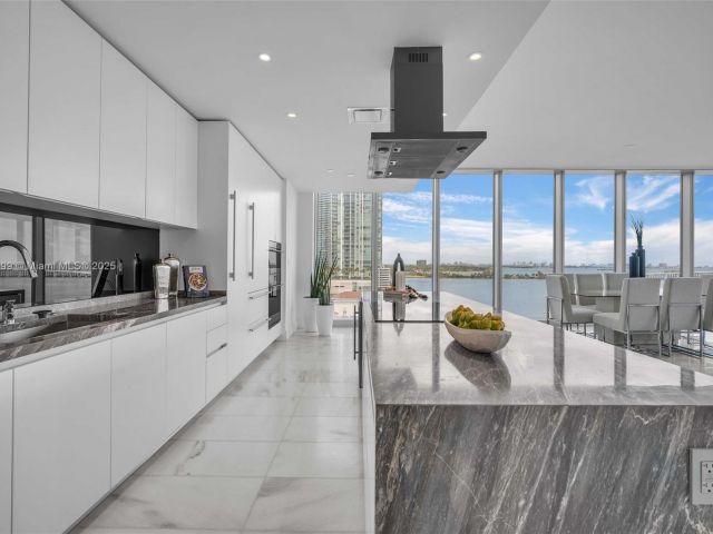 Apartment for sale  Unit #1001 - photo 5666275