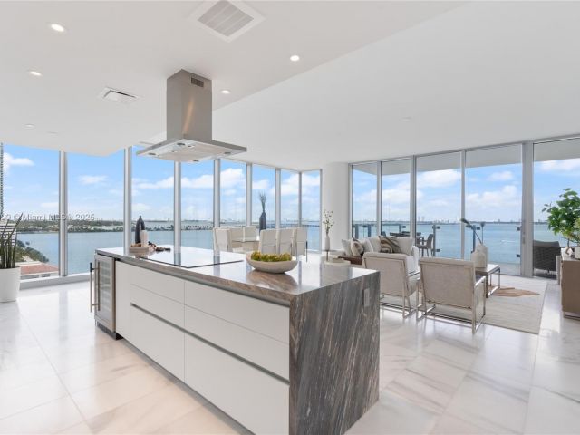 Apartment for sale  Unit #1001 - photo 5666282