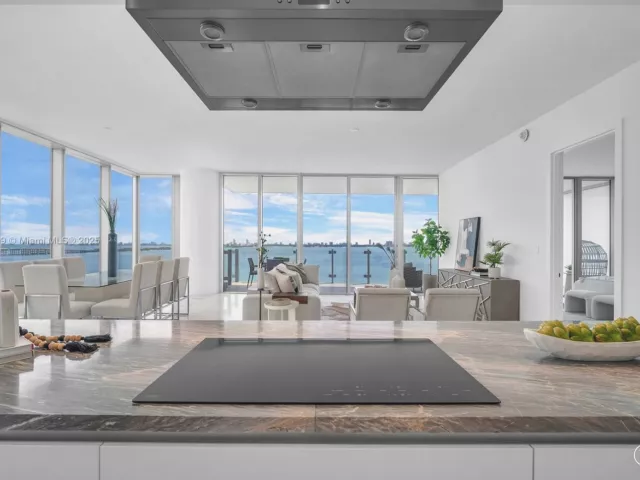 3-bedroom condo for sale in Miami - 700 NE 26th Ter 1001 - MondialRealty