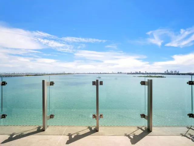 3-bedroom condo for sale in Miami - 700 NE 26th Ter 1001 - MondialRealty