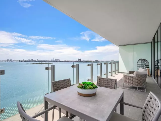 3-bedroom condo for sale in Miami - 700 NE 26th Ter 1001 - MondialRealty