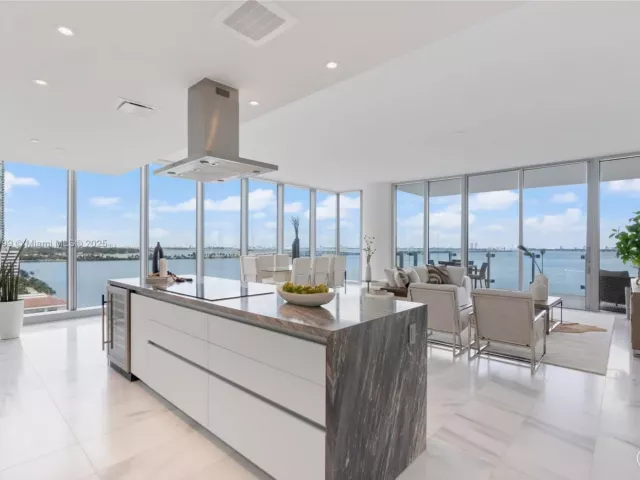 3-bedroom condo for sale in Miami - 700 NE 26th Ter 1001 - MondialRealty