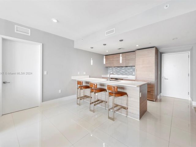 Apartment for sale  Unit #3402 - photo 5621210