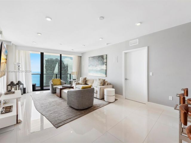 Apartment for sale  Unit #3402 - photo 5621213