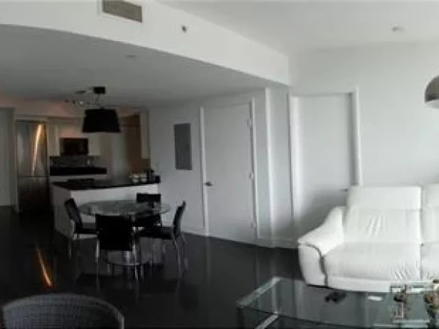 2-bedroom condo for sale in Miami - 92 SW 3rd St 1802 - MondialRealty
