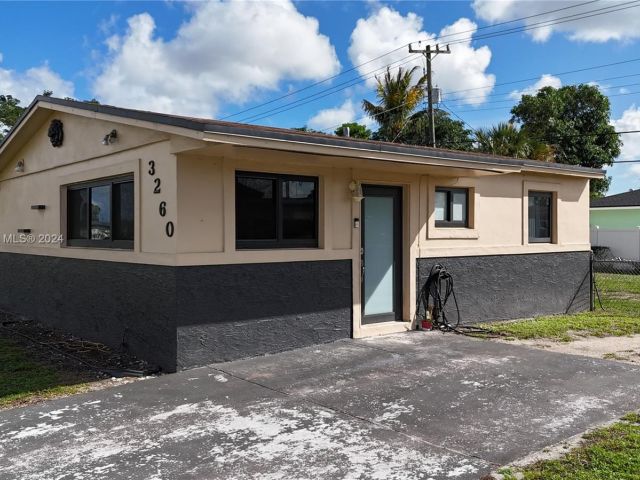 2-bedroom home for sale in Miami Gardens - 3260 NW 209th Ter - MondialRealty