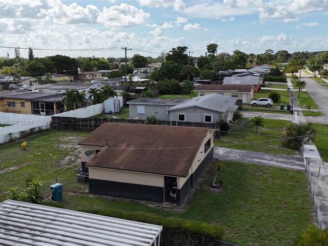 2-bedroom home for sale in Miami Gardens - 3260 NW 209th Ter - MondialRealty
