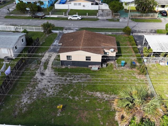 2-bedroom home for sale in Miami Gardens - 3260 NW 209th Ter - MondialRealty