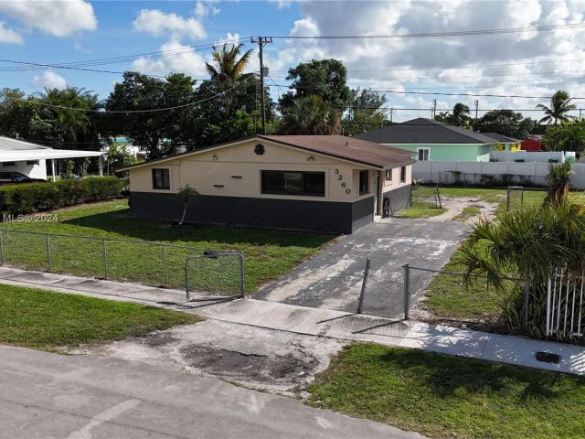 2-bedroom home for sale in Miami Gardens - 3260 NW 209th Ter - MondialRealty