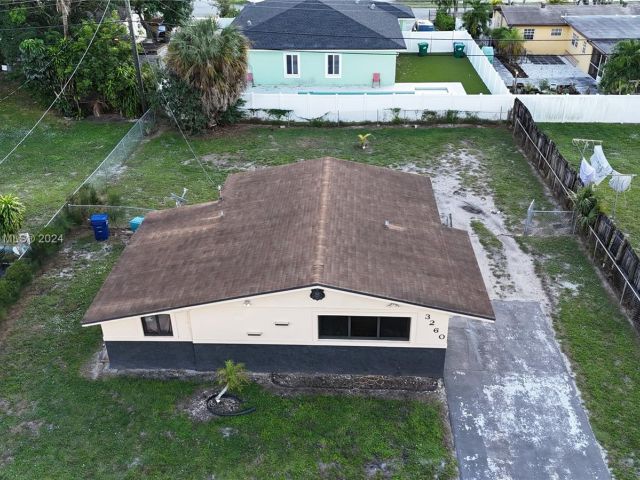 2-bedroom home for sale in Miami Gardens - 3260 NW 209th Ter - MondialRealty