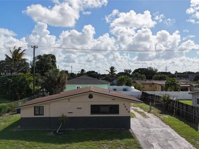 2-bedroom home for sale in Miami Gardens - 3260 NW 209th Ter - MondialRealty