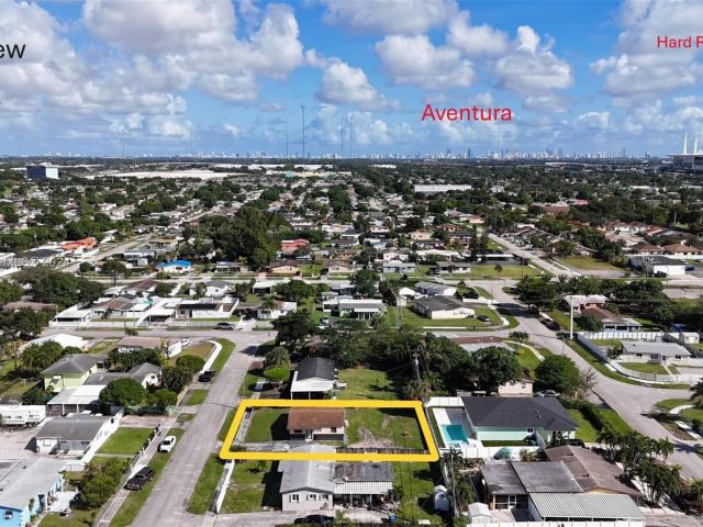 2-bedroom home for sale in Miami Gardens - 3260 NW 209th Ter - MondialRealty