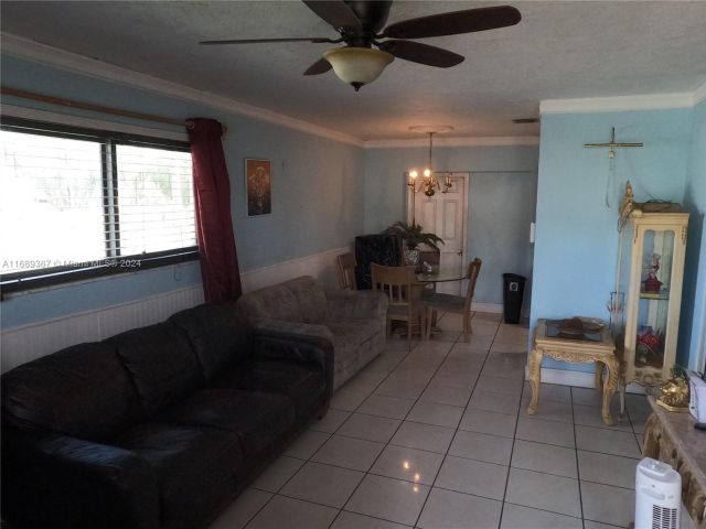 2-bedroom home for sale in Miami Gardens - 3260 NW 209th Ter - MondialRealty