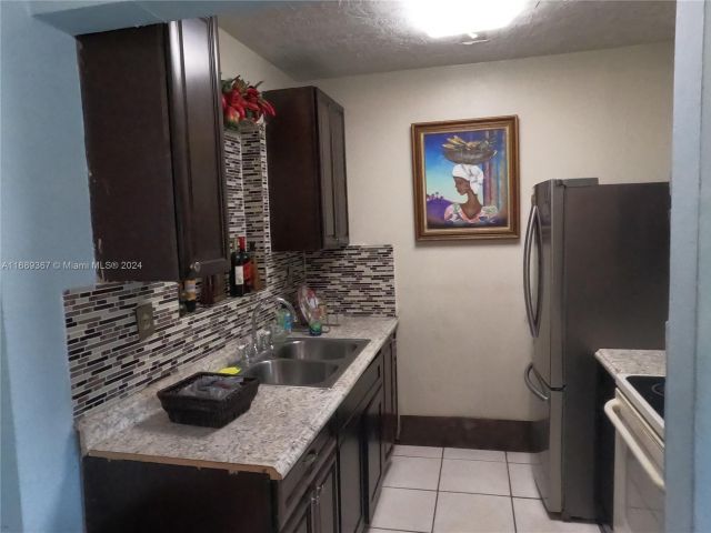 2-bedroom home for sale in Miami Gardens - 3260 NW 209th Ter - MondialRealty