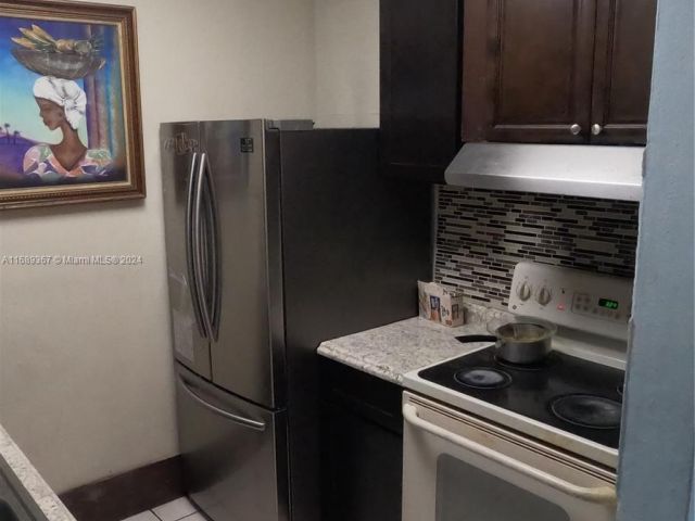 2-bedroom home for sale in Miami Gardens - 3260 NW 209th Ter - MondialRealty