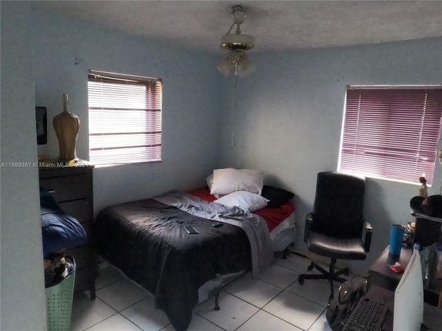 2-bedroom home for sale in Miami Gardens - 3260 NW 209th Ter - MondialRealty