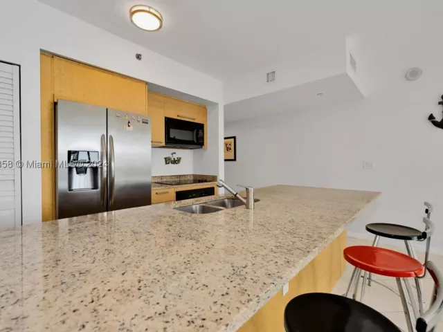 1-bedroom condo for rent in Hallandale Beach - 1830 S Ocean Dr 2505 - MondialRealty