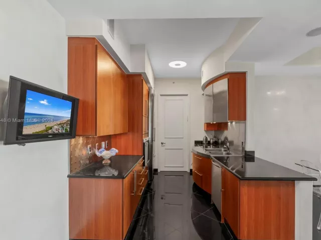 Apartment for sale  Unit #1502 - photo 5659744