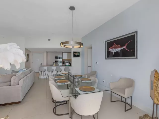 4-bedroom condo for sale in Hollywood - 4111 S Ocean Drive Lph3/5 - MondialRealty