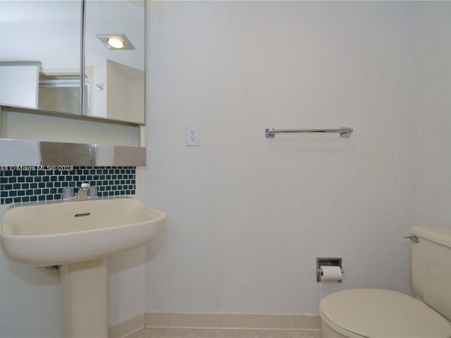 Apartment for rent  Unit #308 - photo 5669993