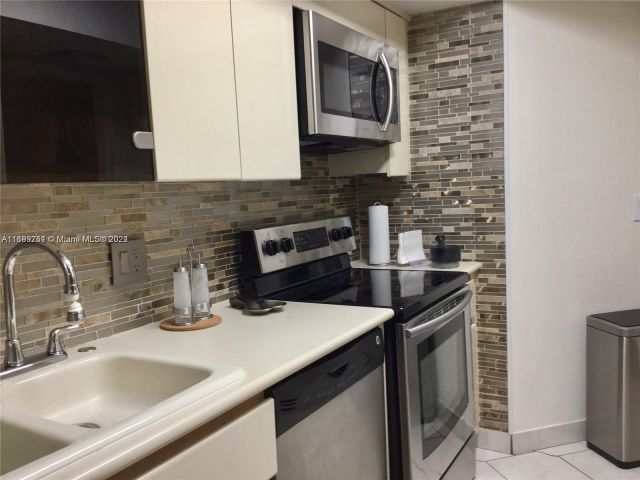 Apartment for rent  Unit #308 - photo 5669999