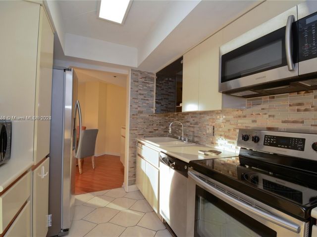 Apartment for rent  Unit #308 - photo 5670000
