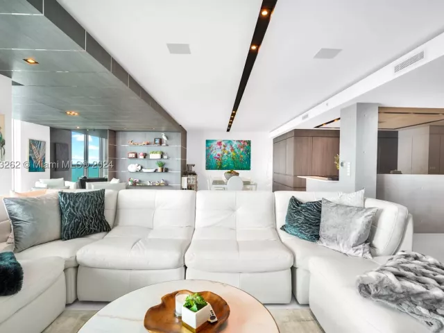 2-bedroom condo for sale in Hollywood - 3535 S Ocean Drive 2104 - MondialRealty
