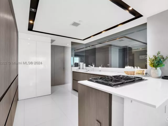 2-bedroom condo for sale in Hollywood - 3535 S Ocean Drive 2104 - MondialRealty
