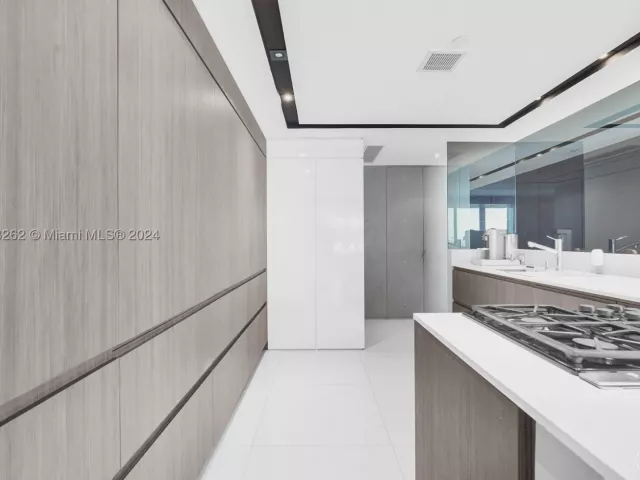 2-bedroom condo for sale in Hollywood - 3535 S Ocean Drive 2104 - MondialRealty