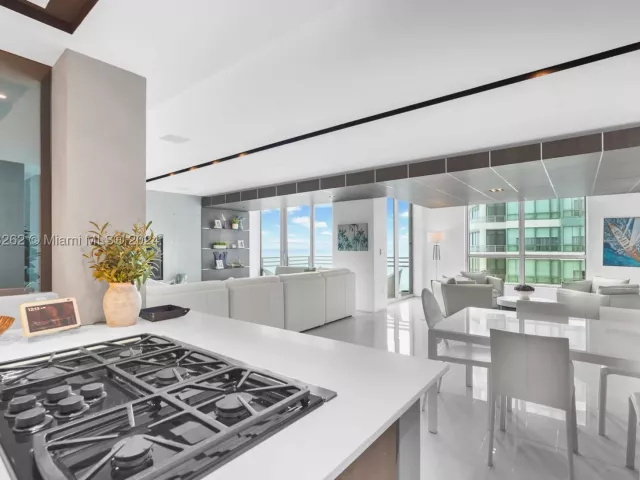 2-bedroom condo for sale in Hollywood - 3535 S Ocean Drive 2104 - MondialRealty