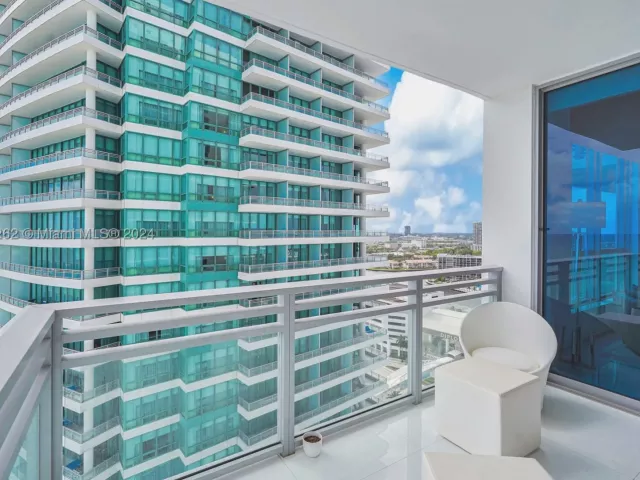 2-bedroom condo for sale in Hollywood - 3535 S Ocean Drive 2104 - MondialRealty