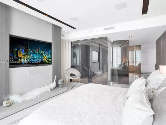 2-bedroom condo for sale in Hollywood - 3535 S Ocean Drive 2104 - MondialRealty