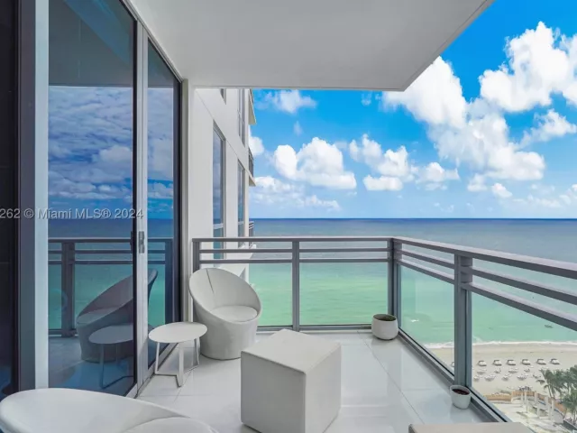 2-bedroom condo for sale in Hollywood - 3535 S Ocean Drive 2104 - MondialRealty