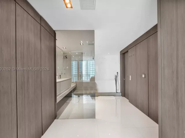 2-bedroom condo for sale in Hollywood - 3535 S Ocean Drive 2104 - MondialRealty