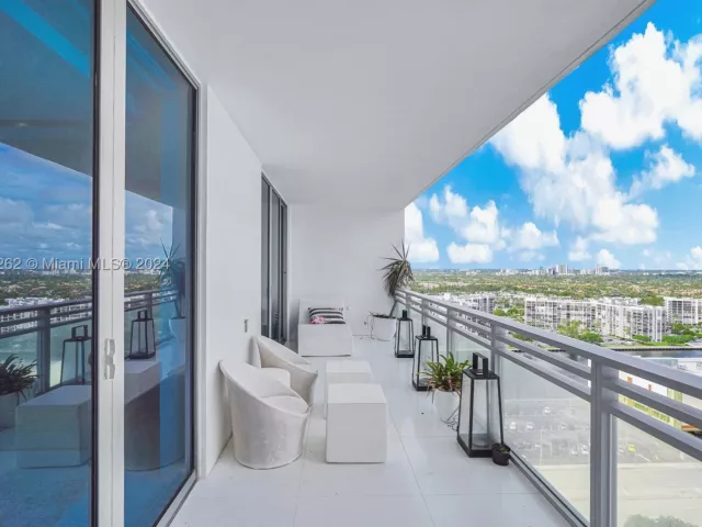 2-bedroom condo for sale in Hollywood - 3535 S Ocean Drive 2104 - MondialRealty